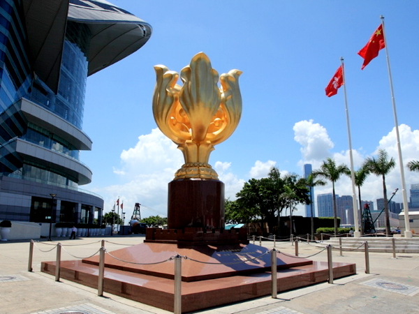 黄大仙(约40分钟,游毕前往餐厅用午餐(多为家乐轩,盈香等)餐前排队